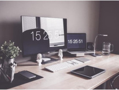 The Minimalist Guide to Desk Setup & Universal Laptop Docking Stations
